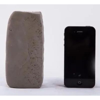 크레이 플라스티신은 절단을 밀어내는 기계 라인을 패키징하여 자동화되었습니다