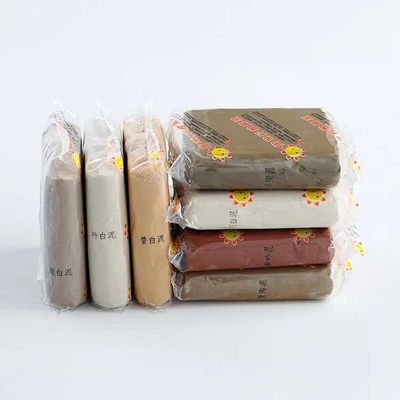 크레이 플라스티신은 절단을 밀어내는 기계 라인을 패키징하여 자동화되었습니다